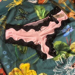 NWT Retired 2013 Victoria's Secret Very Sexy Pink & Black Lace Up Panty Small